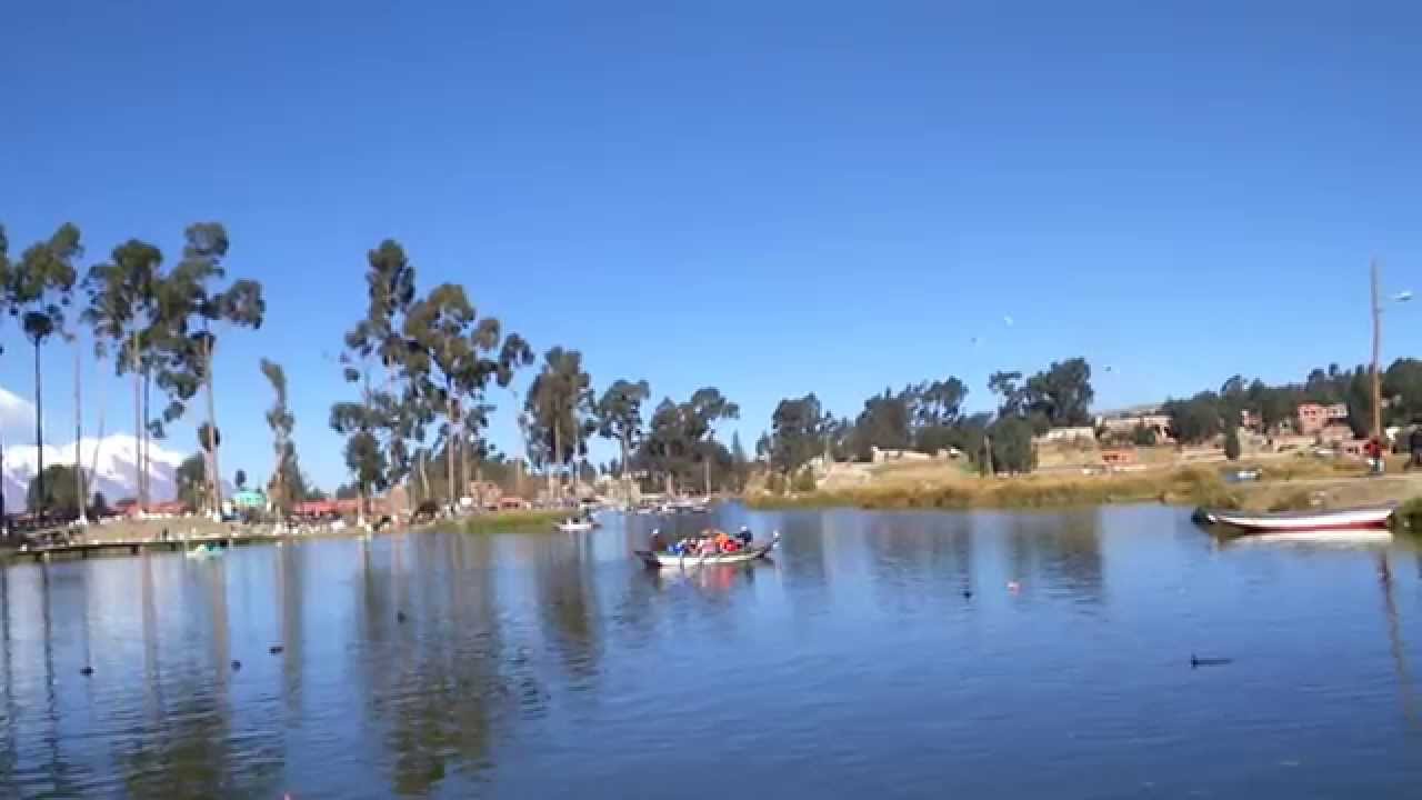 Lago Achocalla con vista al Illimani